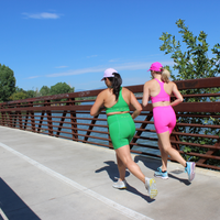 MID-NECK SPORTS BRA // HOT PINK