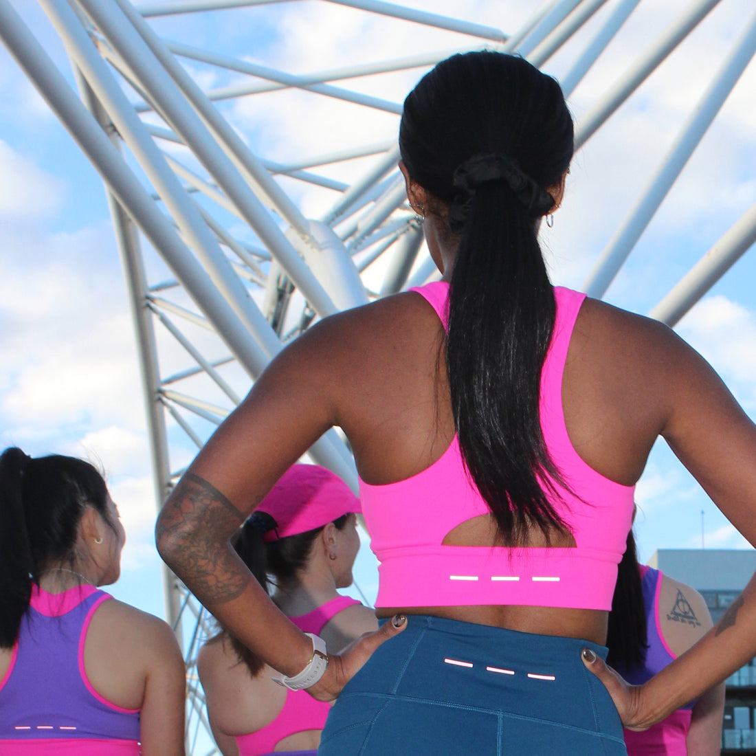 HIGH-NECK SPORTS BRA