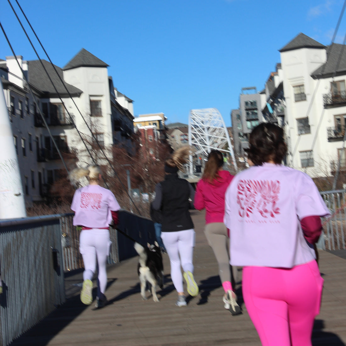 HEY GIRL RUN CLUB TEE