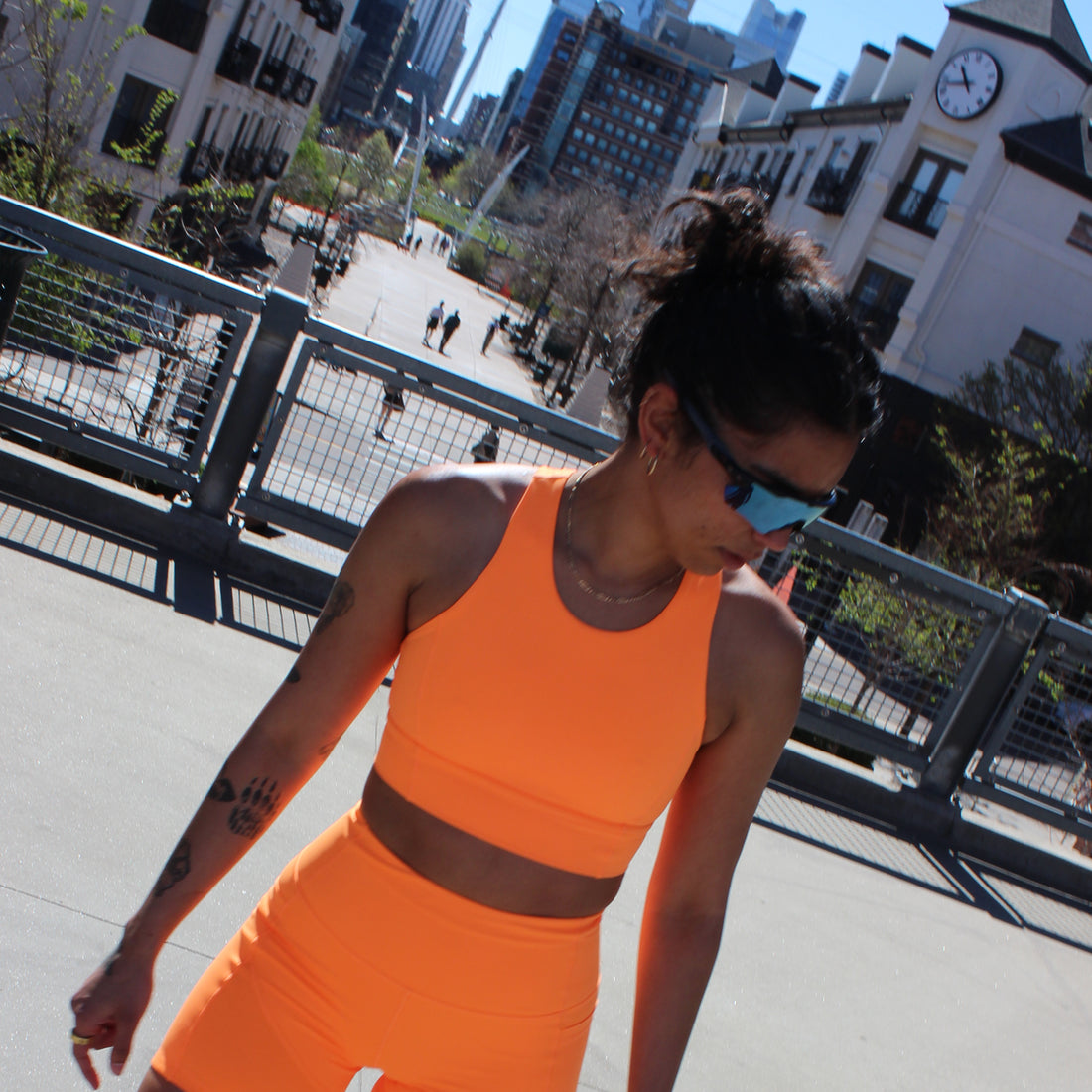 HIGH-NECK SPORTS BRA
