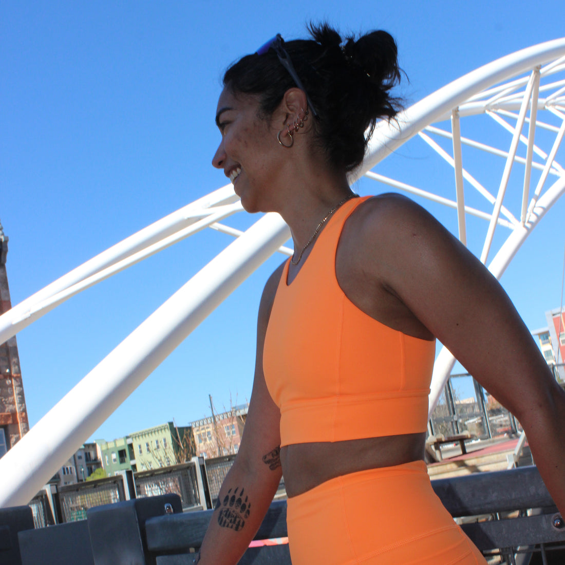 HIGH-NECK SPORTS BRA
