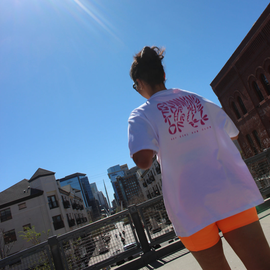 HEY GIRL RUN CLUB TEE